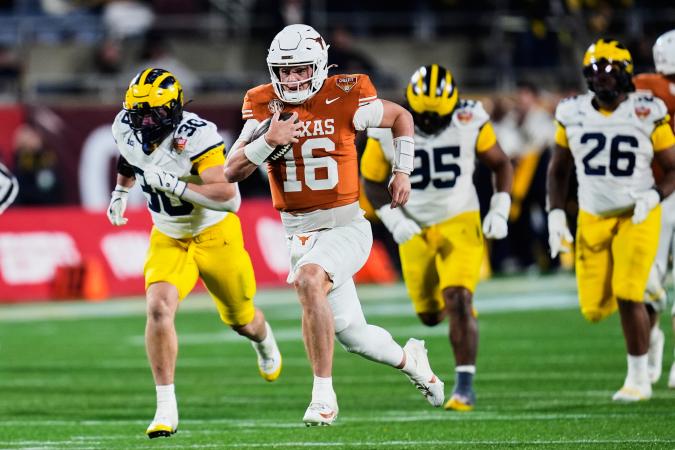Manning uses arm and legs to lead No. 14 Texas to a 41-27 Citrus Bowl ...